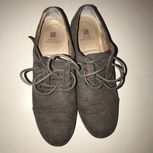 Women’s Gray Oxford 8.5 shoe